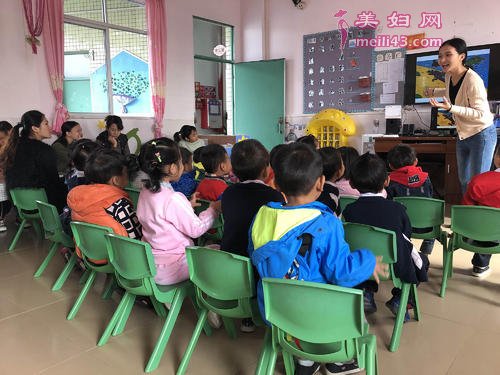 大班科学瓶子叠叠乐教案1