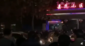河北邯郸持刀伤人案现场图：嫌疑人袭击辅警  一人受伤