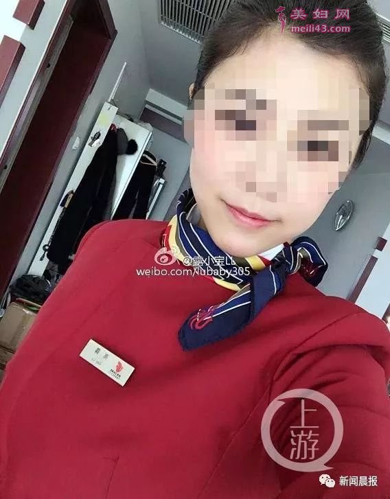 @露小宝LL的国航空乘制服照