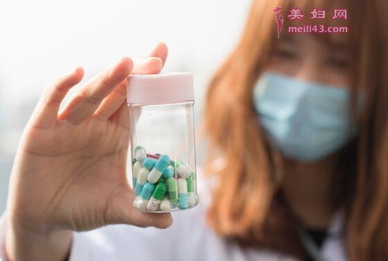 顺产后多久可以吃五加生化胶囊