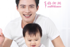 宝宝总是打自己的头怎么回事