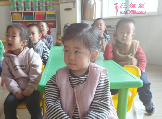 小班安全危险的小圆球教案2