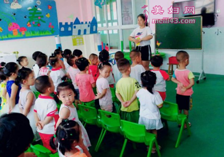 幼儿园美术水墨画小MAO驴教案3
