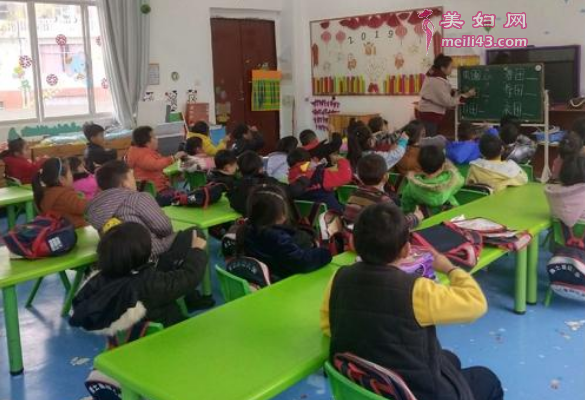 小班社会香蕉变戏法教案1