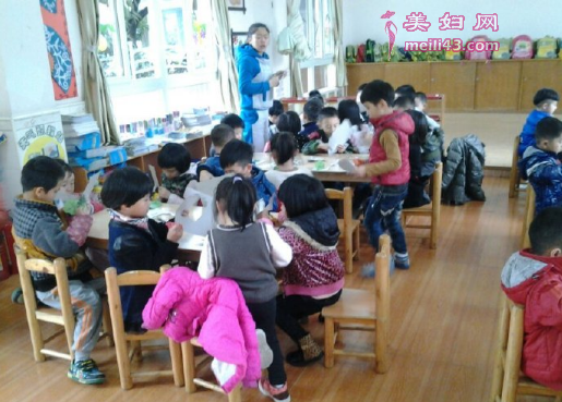 小班音乐鸭子上桥教案2