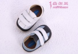 怎么教宝宝自己穿鞋子