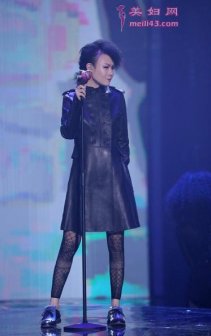 东方卫视《我们的歌》费玉清大秀舞姿 勤深深挑战《野狼disco》