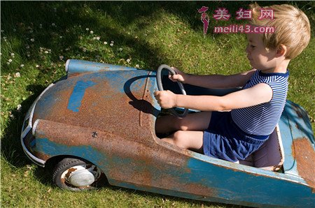 ţ2021