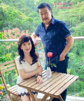赵雅芝在社交平台发布了这样一条动态和朋友一起庆祝自己66岁的生