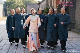孙俪新戏杀青自我调侃下岗了 邓超：泡脚水已备好