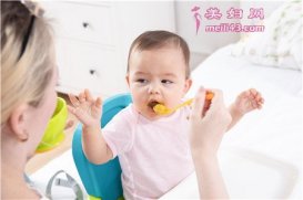 六个月的小孩吃辅食一天多少餐 遵循由少到多的原则