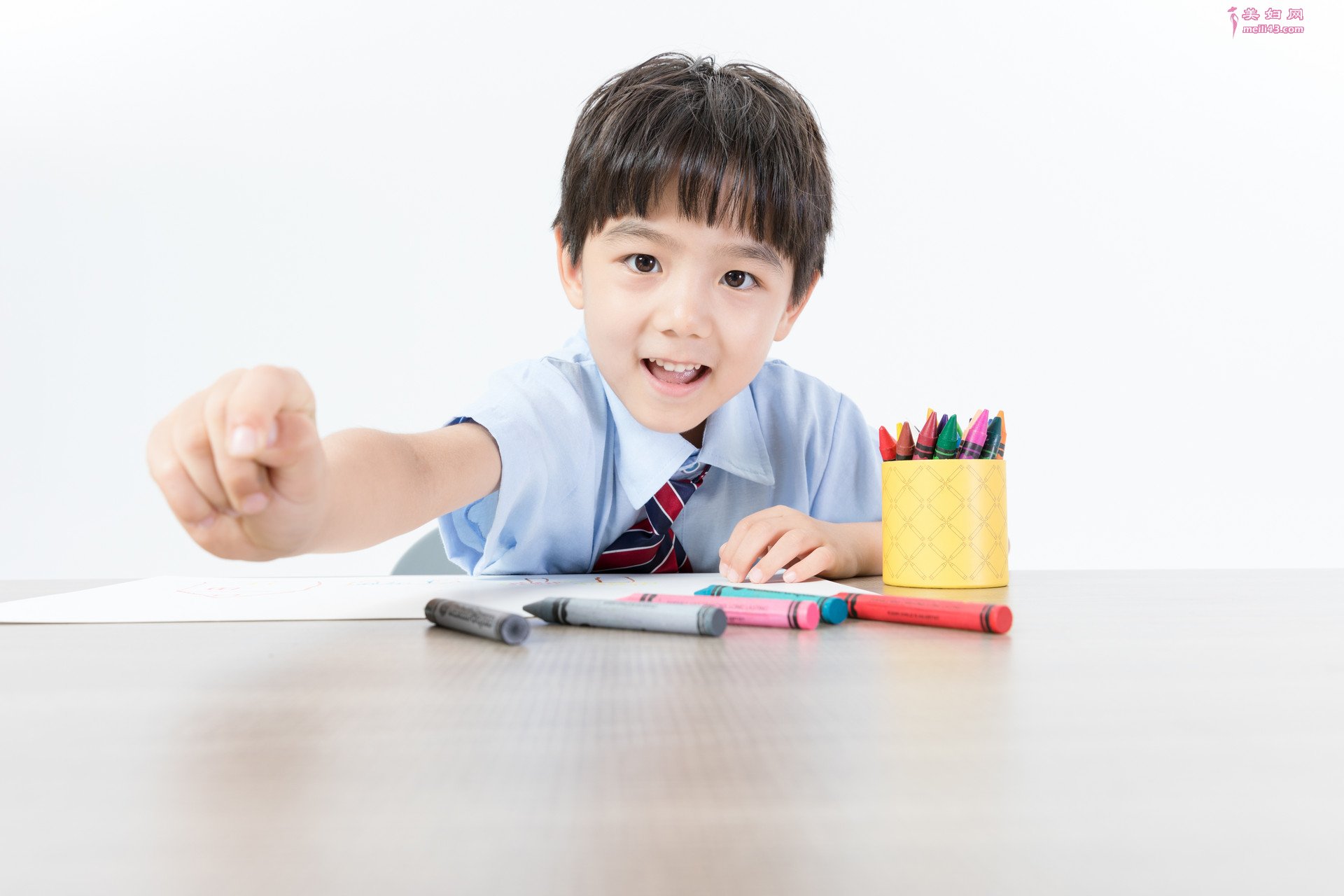 小孩子一到春天手就TUO皮是怎么回事