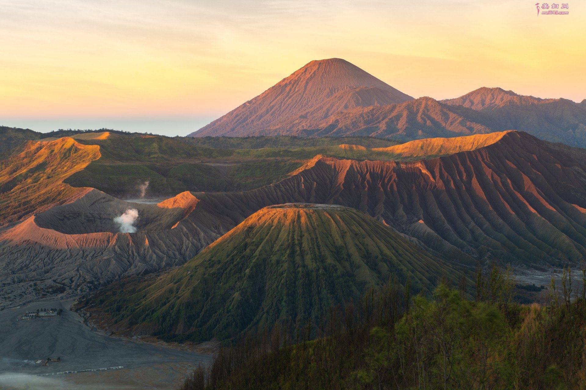 经火山岑参拼音版 经火山岑参赏析